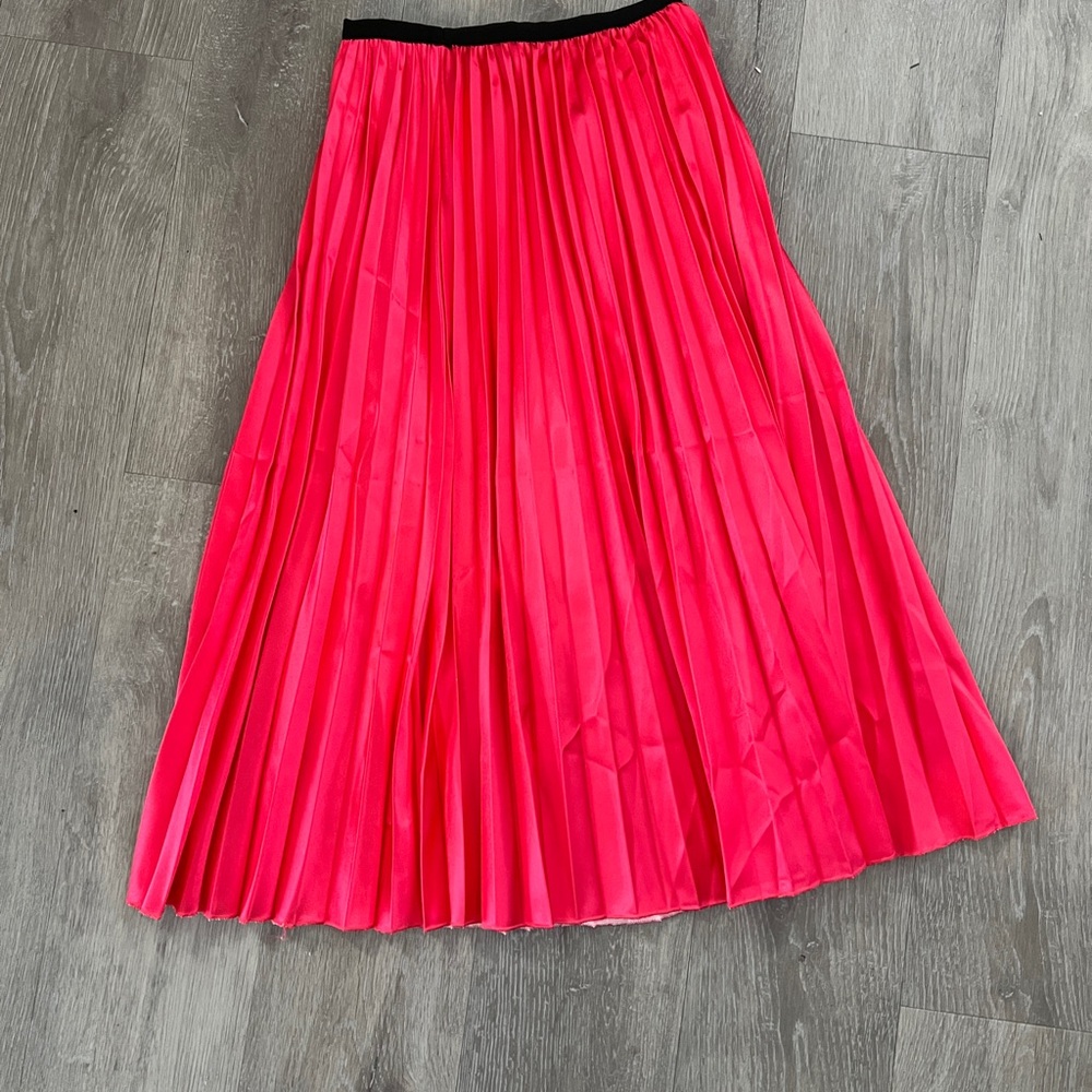 House of Soigne Pleated Pink Skirt size medium